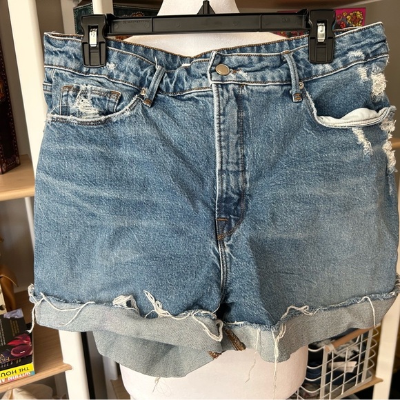 Good American distressed GF Blue Denim Women's Shorts- preloved - Picture 4 of 6